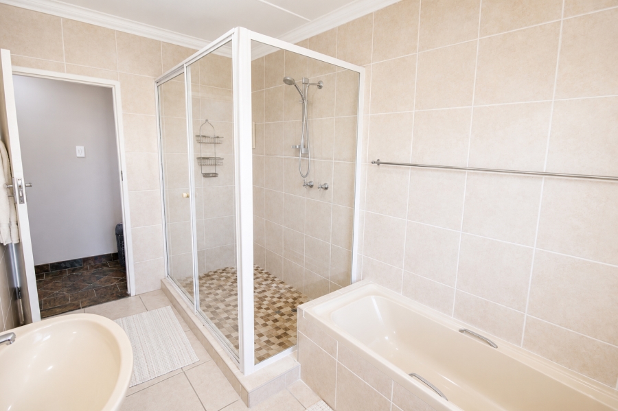 5 Bedroom Property for Sale in Wavecrest Eastern Cape